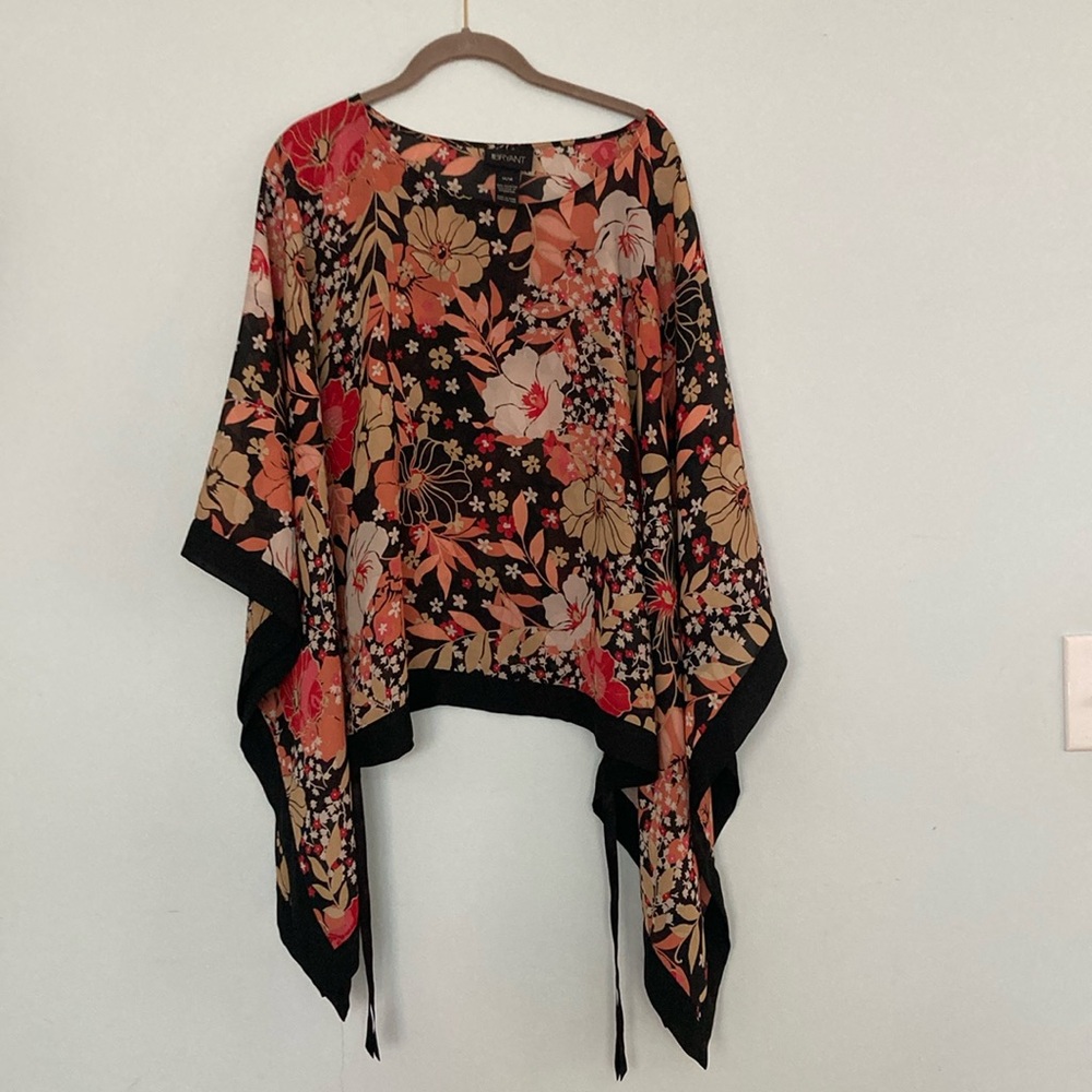 Bat wing floral crepe top